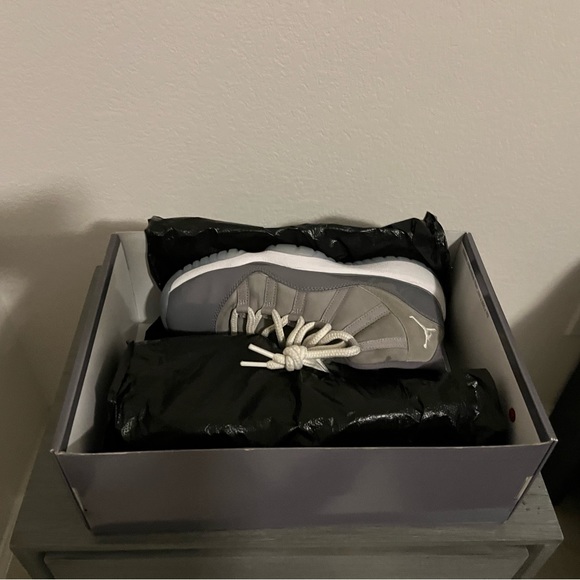 Cool Grey 11’s slightly used and creased. Has box and wrapping. - Picture 11 of 11